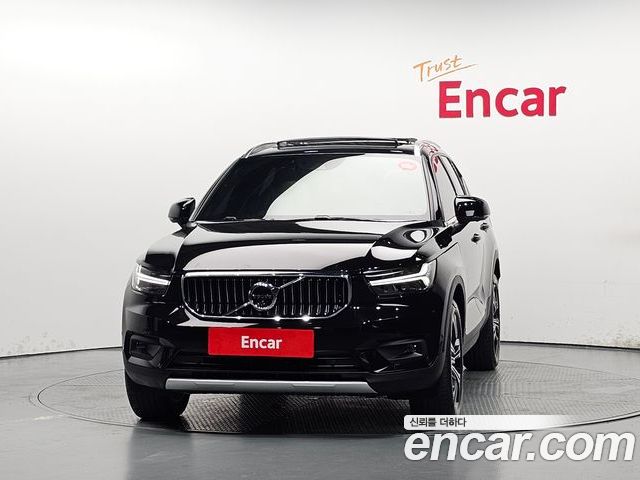 Volvo XC40 2022 — фото 3