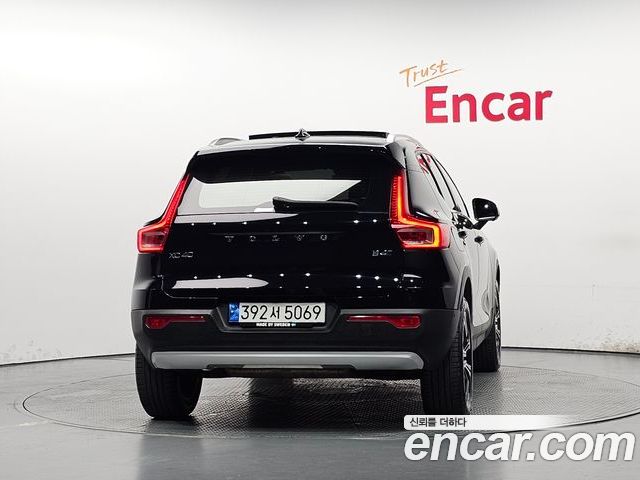 Volvo XC40 2022 — фото 4