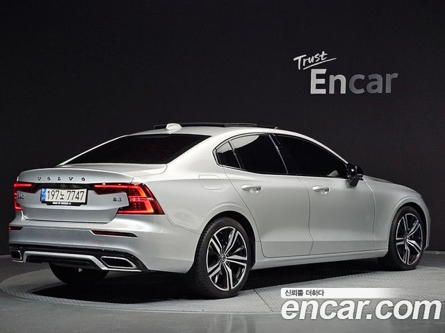Volvo S60 2022 — фото 2