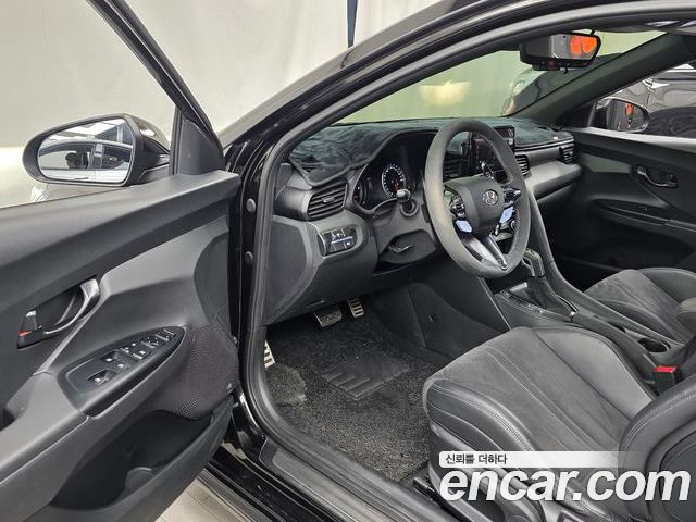 Hyundai Veloster 2023 — фото 10