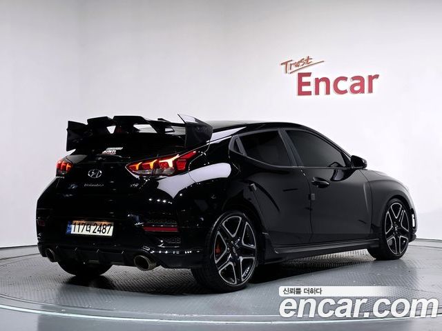 Hyundai Veloster 2023 — фото 2