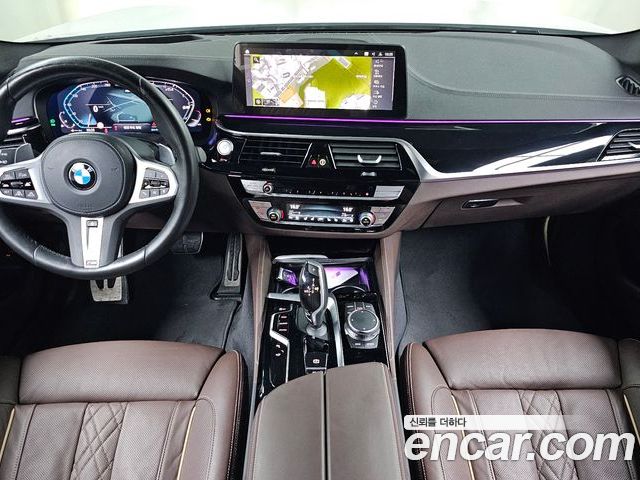 BMW 5 Series 2023 — фото 10