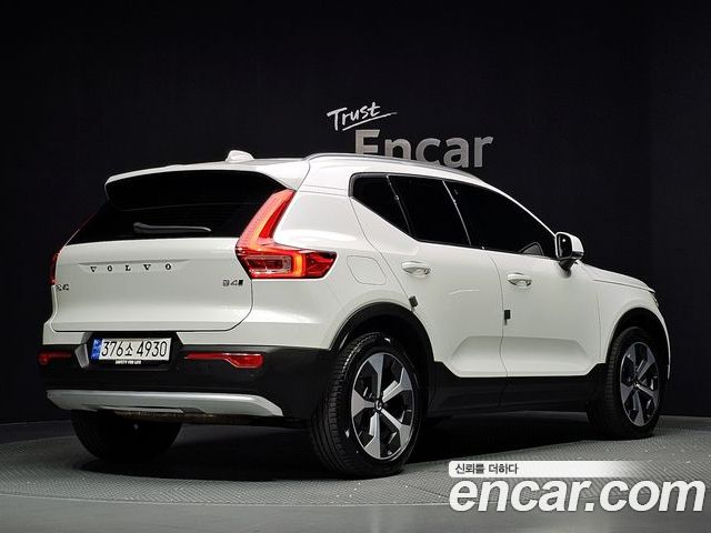 Volvo XC40 2023 — фото 2