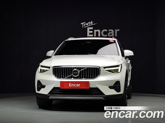 Volvo XC40 2023 — фото 3