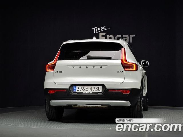 Volvo XC40 2023 — фото 4