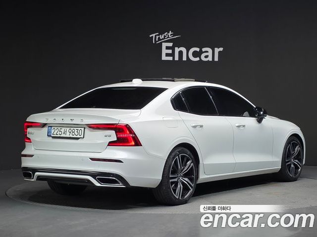 Volvo S60 2022 — фото 2