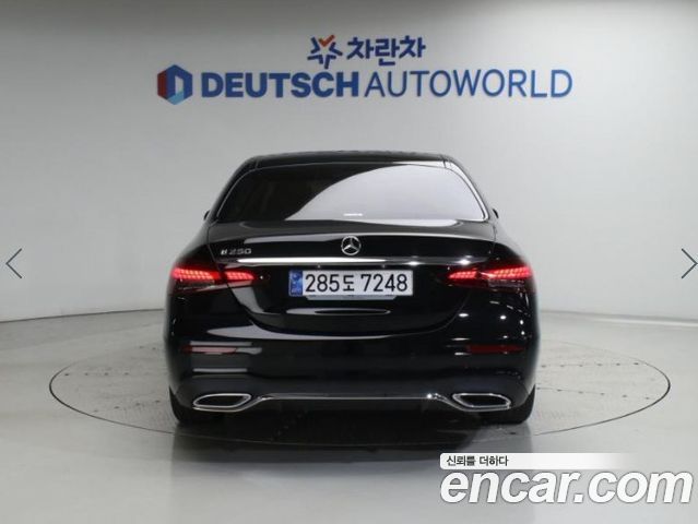 Mercedes-Benz E-Class 2023 — фото 4
