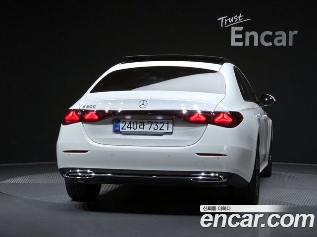 Mercedes-Benz E-Class 2025 — фото 4
