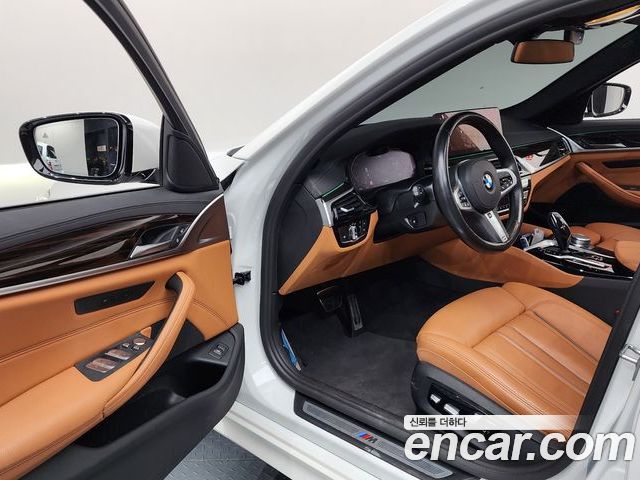 BMW 5 Series 2022 — фото 10