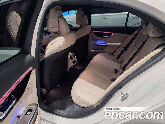 Mercedes-Benz C-Class 2025 — фото 10
