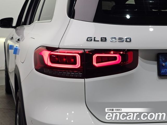 Mercedes-Benz GLB 2022 — фото 9