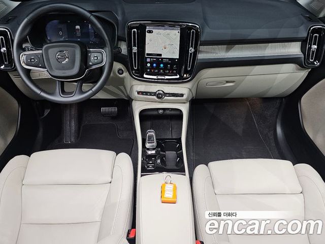 Volvo XC40 2025 — фото 10