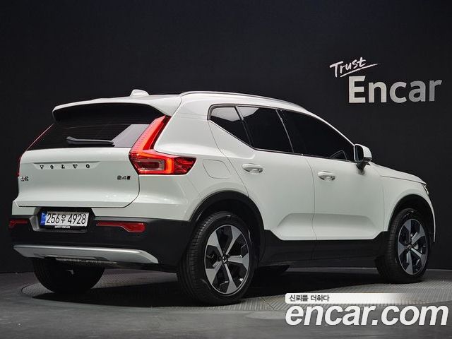 Volvo XC40 2025 — фото 2