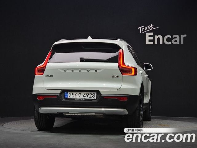 Volvo XC40 2025 — фото 4