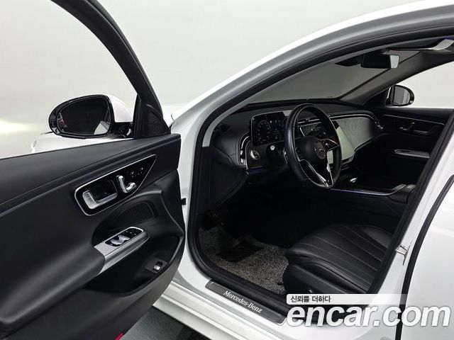 Mercedes-Benz E-Class 2025 — фото 10