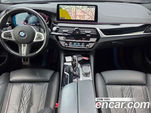 BMW 5 Series 2023 — фото 10