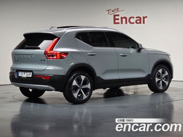 Volvo XC40 2025 — фото 2