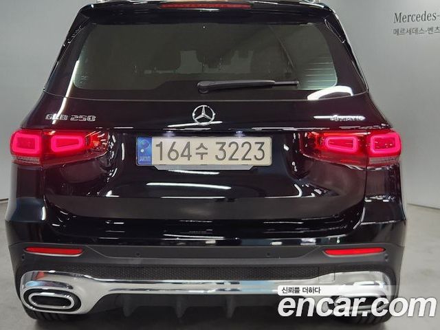 Mercedes-Benz GLB 2023 — фото 4