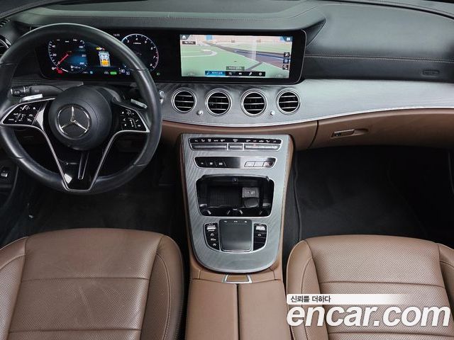 Mercedes-Benz E-Class 2022 — фото 10