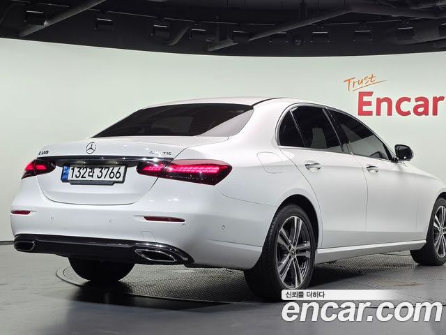 Mercedes-Benz E-Class 2022 — фото 2