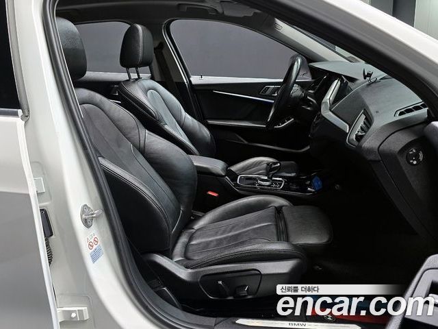 BMW 1 Series 2022 — фото 10