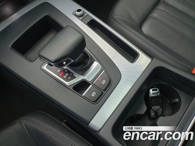 Audi Q5 2023 — фото 9