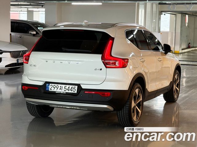 Volvo XC40 2026 — фото 2