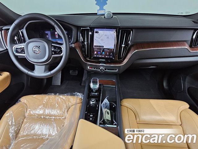 Volvo XC60 2023 — фото 10