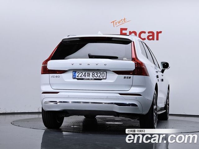 Volvo XC60 2023 — фото 4