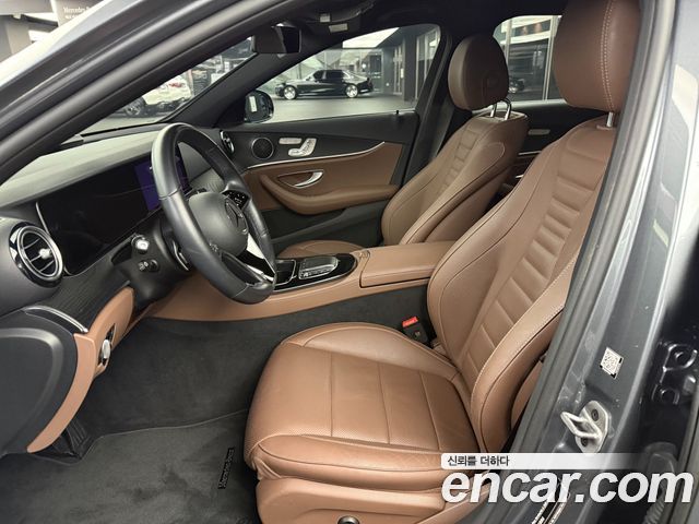 Mercedes-Benz E-Class 2023 — фото 10