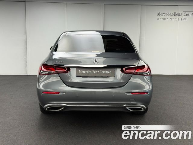 Mercedes-Benz E-Class 2023 — фото 4