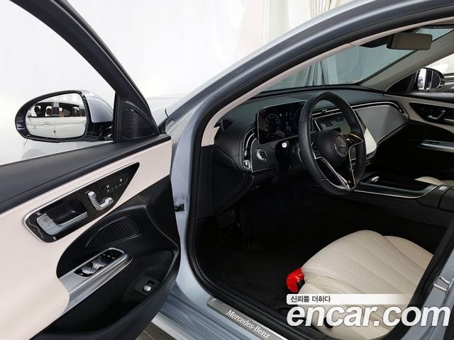 Mercedes-Benz E-Class 2025 — фото 10