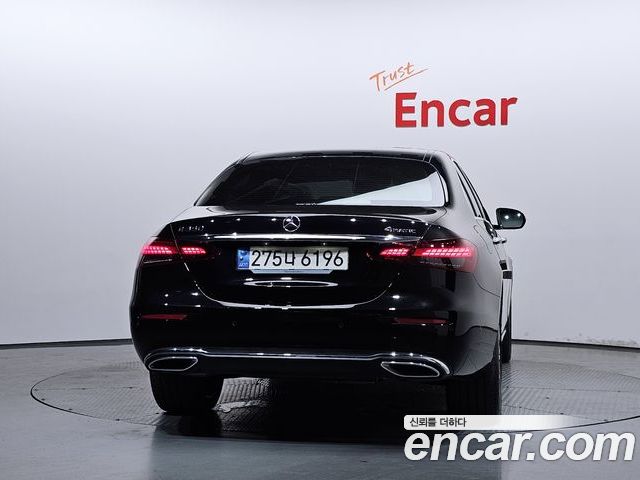 Mercedes-Benz E-Class 2023 — фото 4