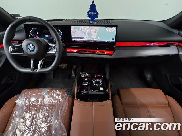 BMW 5 Series 2025 — фото 10