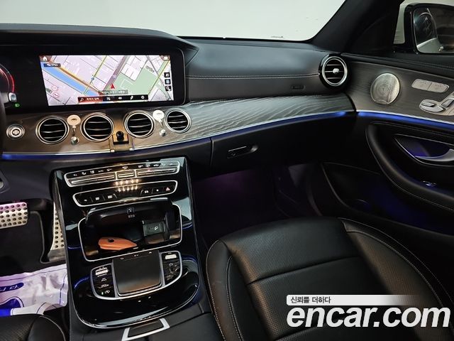 Mercedes-Benz E-Class 2022 — фото 10