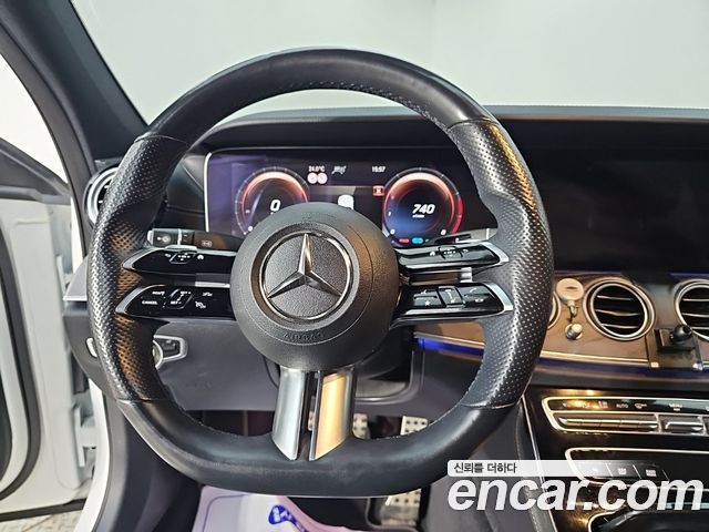 Mercedes-Benz E-Class 2022 — фото 9