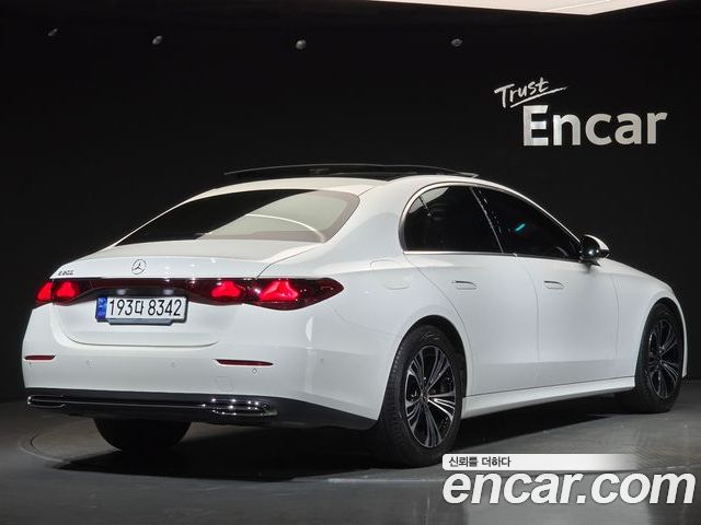 Mercedes-Benz E-Class 2025 — фото 2