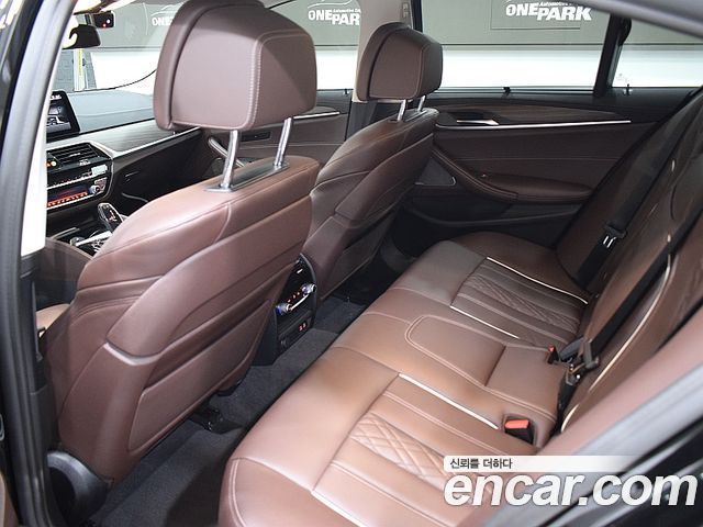 BMW 5 Series 2022 — фото 10