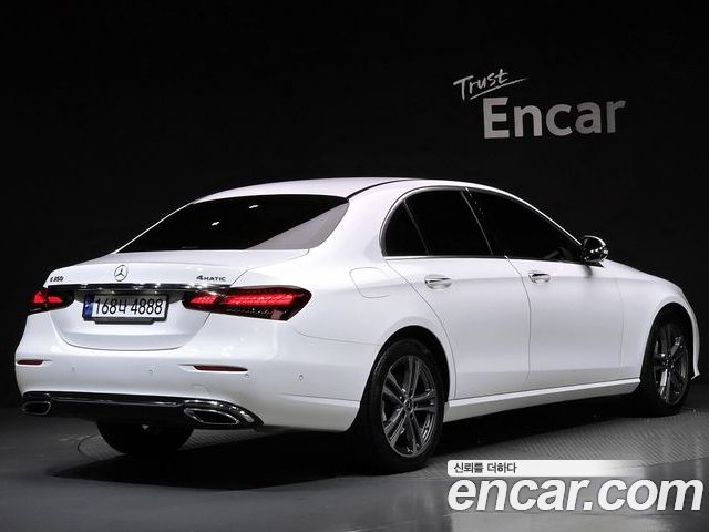 Mercedes-Benz E-Class 2022 — фото 3