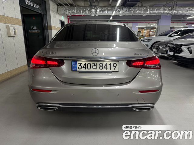 Mercedes-Benz E-Class 2022 — фото 4