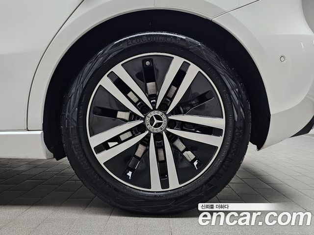 Mercedes-Benz A-Class 2023 — фото 7