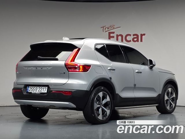Volvo XC40 2023 — фото 2