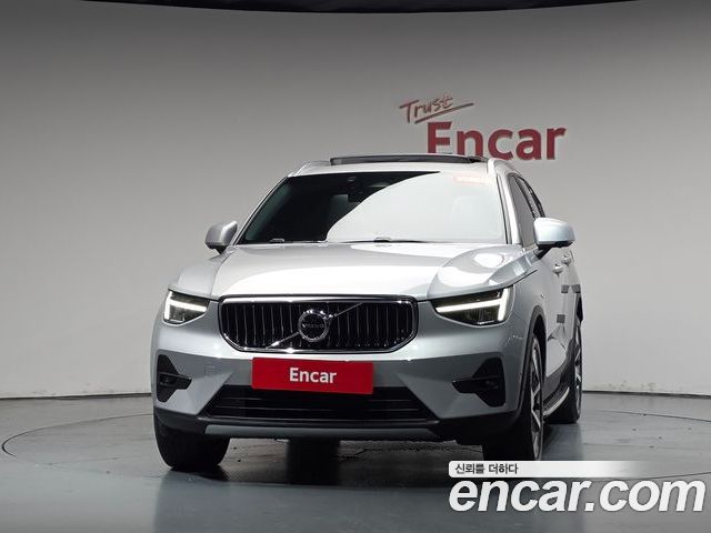 Volvo XC40 2023 — фото 3