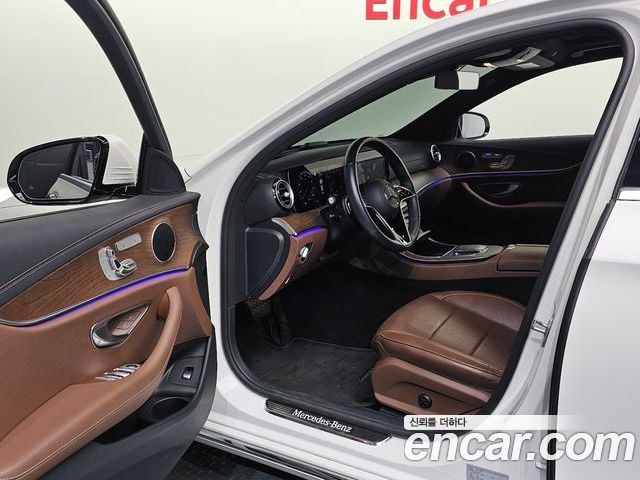 Mercedes-Benz E-Class 2022 — фото 10