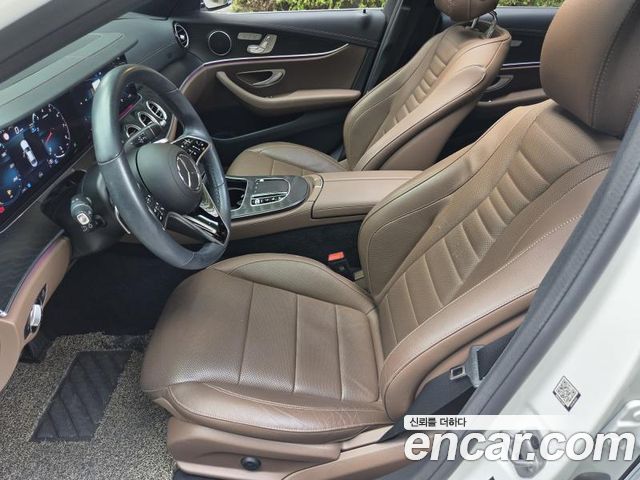 Mercedes-Benz E-Class 2023 — фото 10