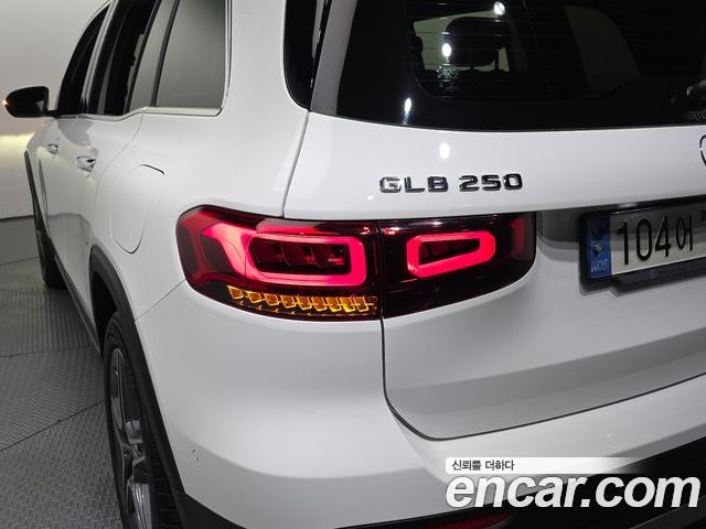 Mercedes-Benz GLB 2022 — фото 9