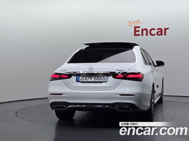 Mercedes-Benz E-Class 2022 — фото 4
