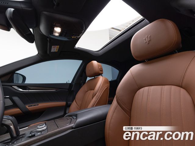 Maserati Ghibli 2023 — фото 10
