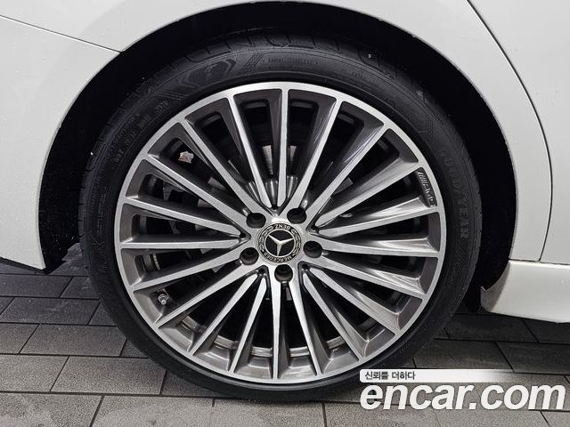 Mercedes-Benz C-Class 2023 — фото 5