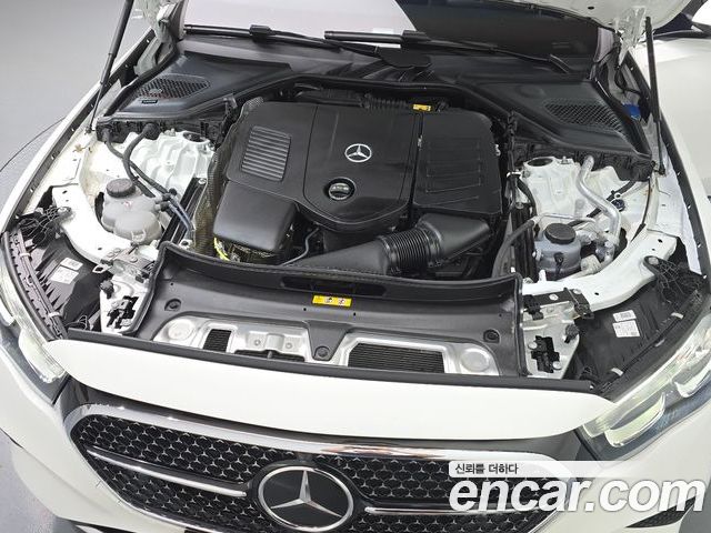 Mercedes-Benz E-Class 2025 — фото 6
